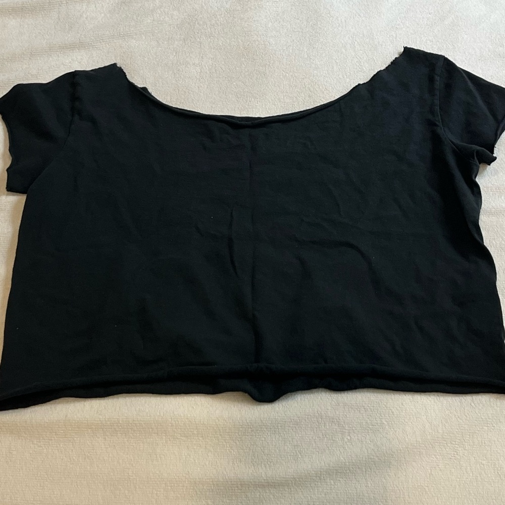 NWOT Brandy Melville/John Galt Black Cropped Off Shoulder Graphic Women's Top - Picture 2 of 3